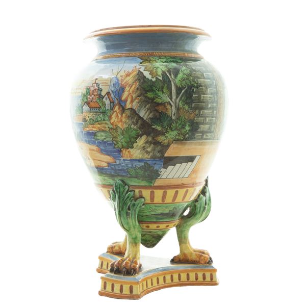 Urn vase