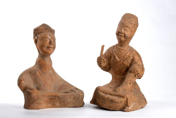 DUE FIGURE DI MUSICISTI IN TERRACOTTA