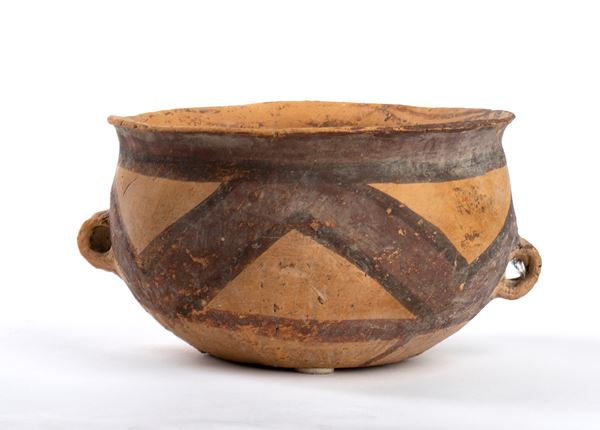 A PAINTED CERAMIC BOWL