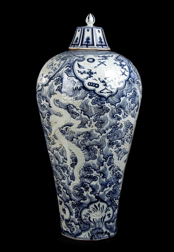 A MONUMENTAL 'BLUE AND WHITE' PORCELAIN VASE AND LID