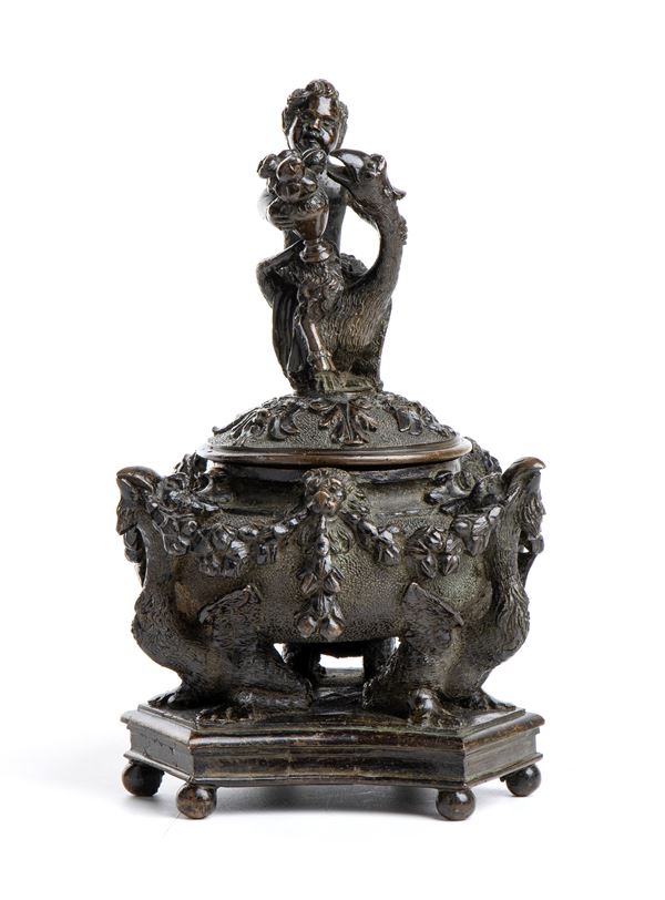 Calamaio con grifoni