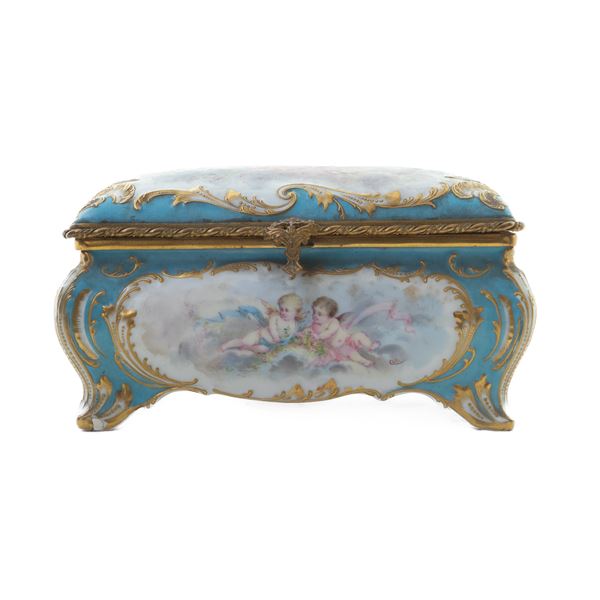 Polychrome porcelain casket,