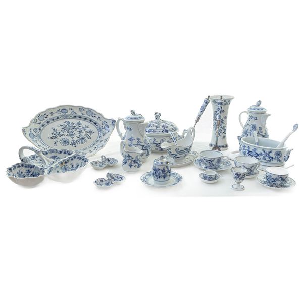 Porcelain dinner set 