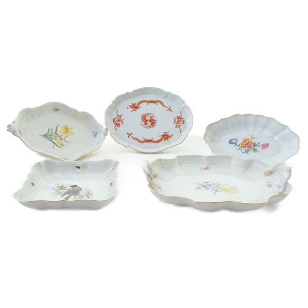 Lot of five white porcelain trays  - Auction Smart Auction: furniture, paintings, sculptures, silver and more at affordable prices - Bertolami Fine Art - Casa d'Aste