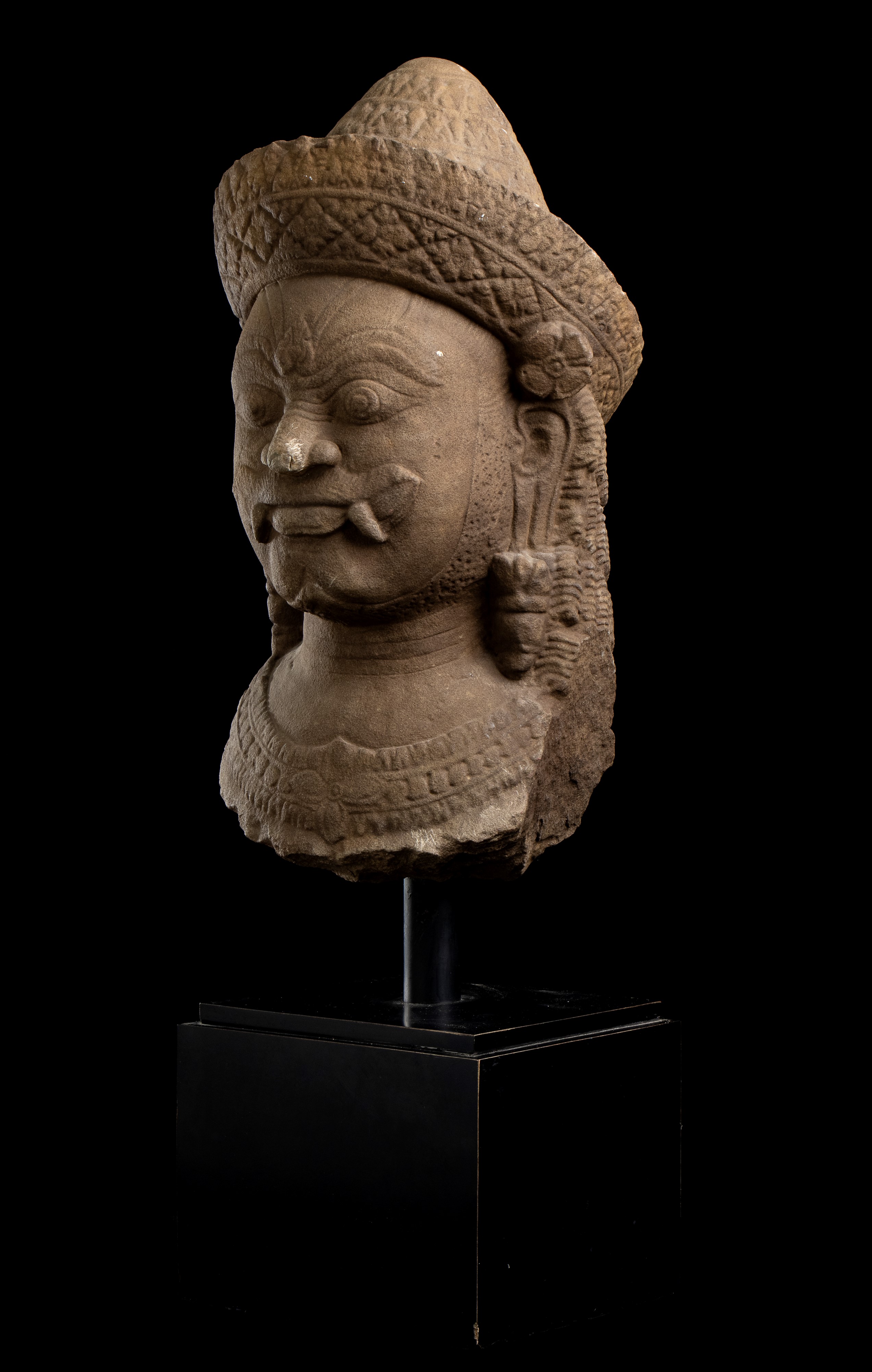 MONUMENTALE TESTA DI DIVINITA' IN PIETRA