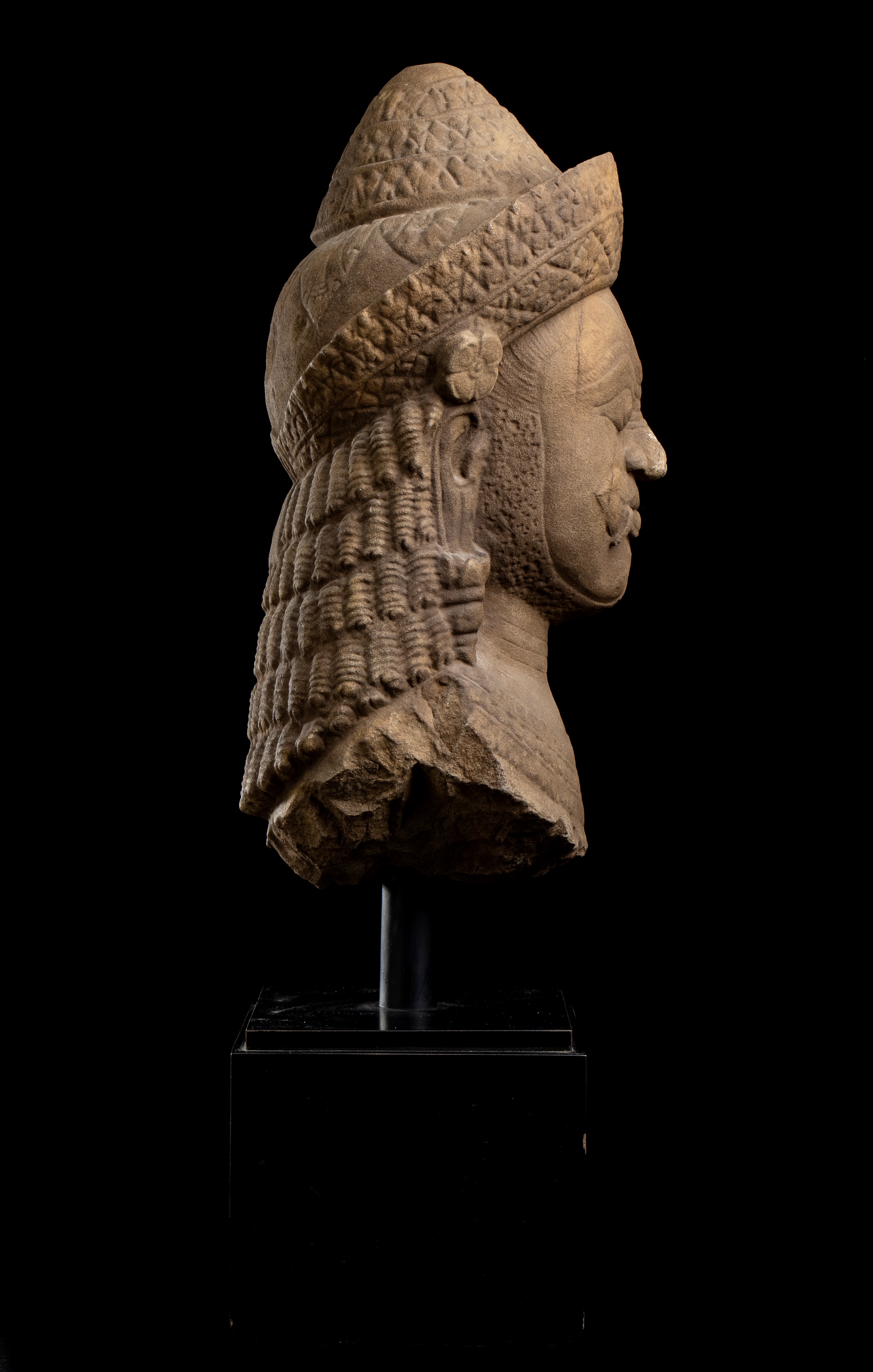 MONUMENTALE TESTA DI DIVINITA' IN PIETRA