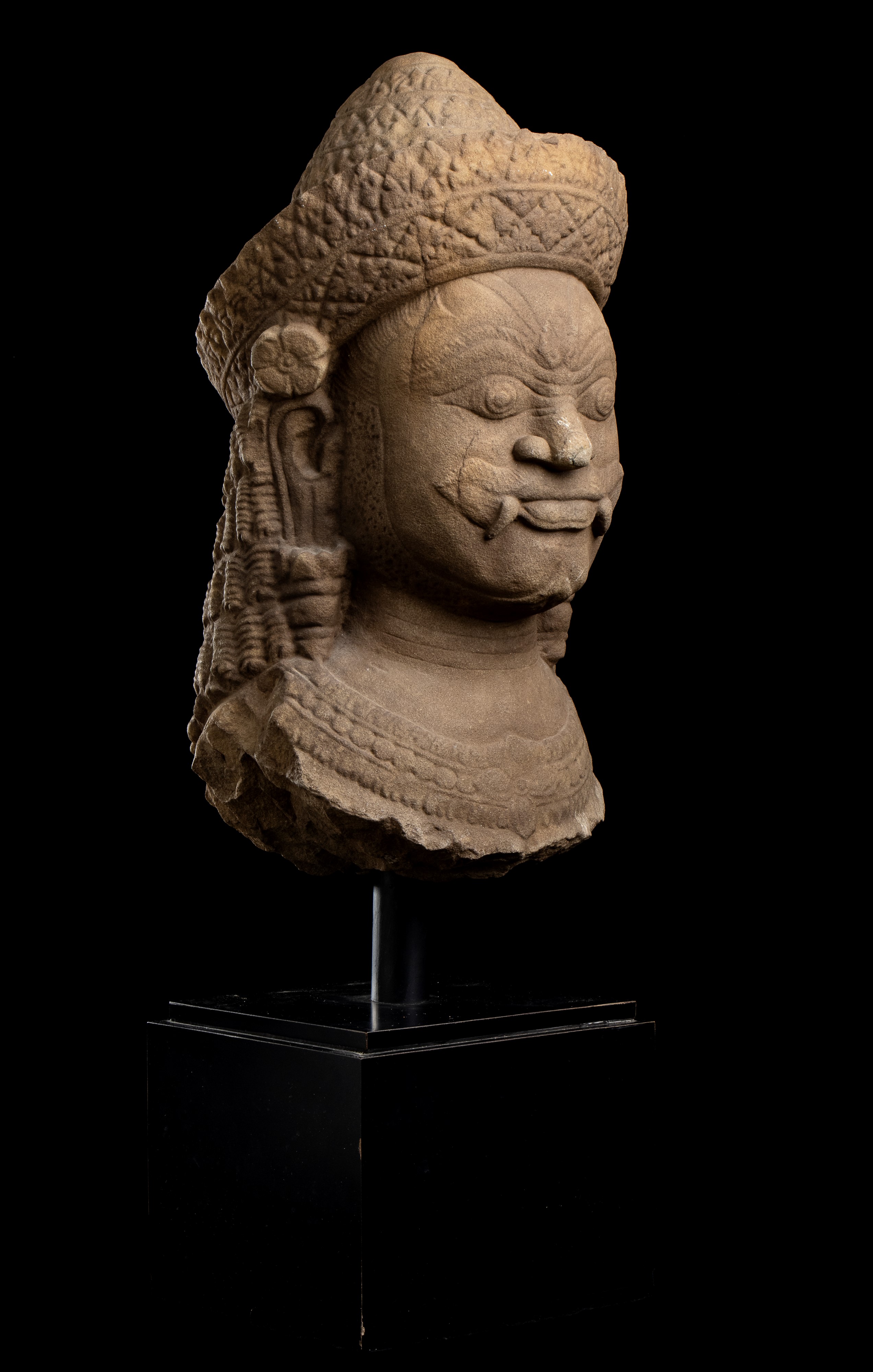 MONUMENTALE TESTA DI DIVINITA' IN PIETRA