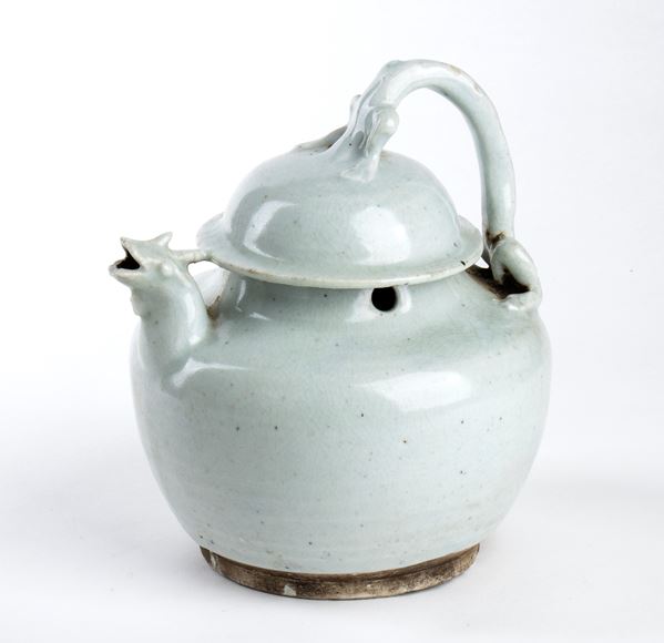 A QINGBAI GLAZED PORCELAIN EWER