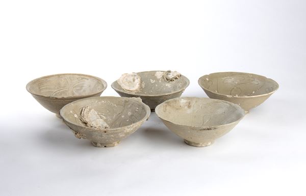 FIVE CÉLADON GLAZED CERAMIC BOWLS