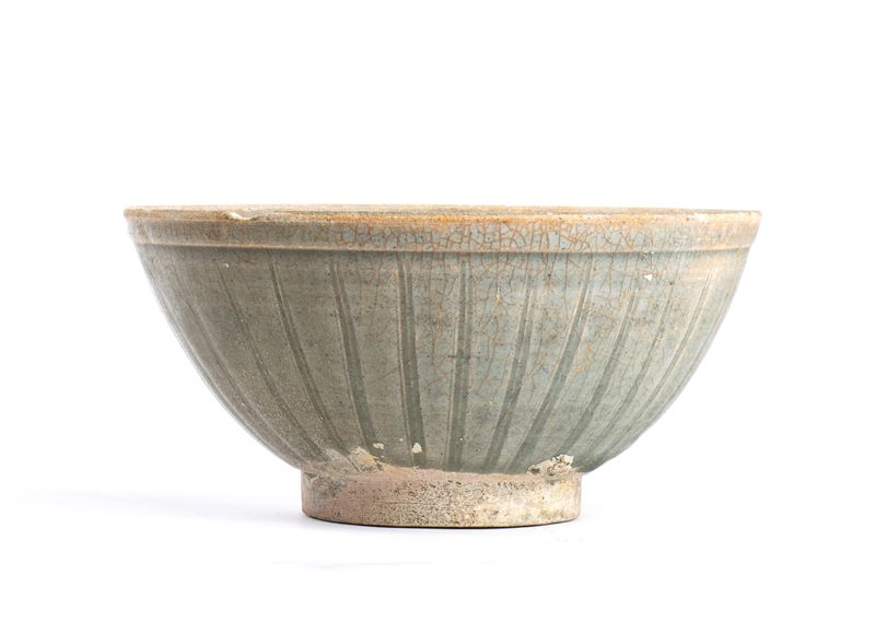 GRANDE CIOTOLA IN CERAMICA SAWANKHALOK CON INVETRIATURA CÉLADON