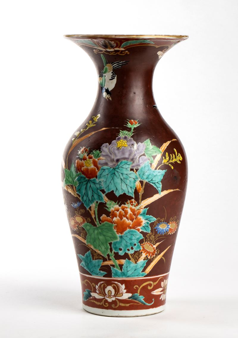 Vaso in Porcellana con Decoro a Smalti Policromi