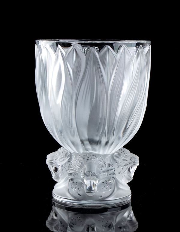 Ren&#233; Lalique
Ay, 1860 - Parigi, 1945 - Vaso francese "Giaguari a tre teste"