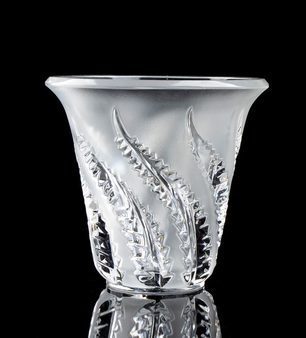 Ren&#233; Lalique
Ay, 1860 - Parigi, 1945 - Vaso francese in cristallo "Lobelia"