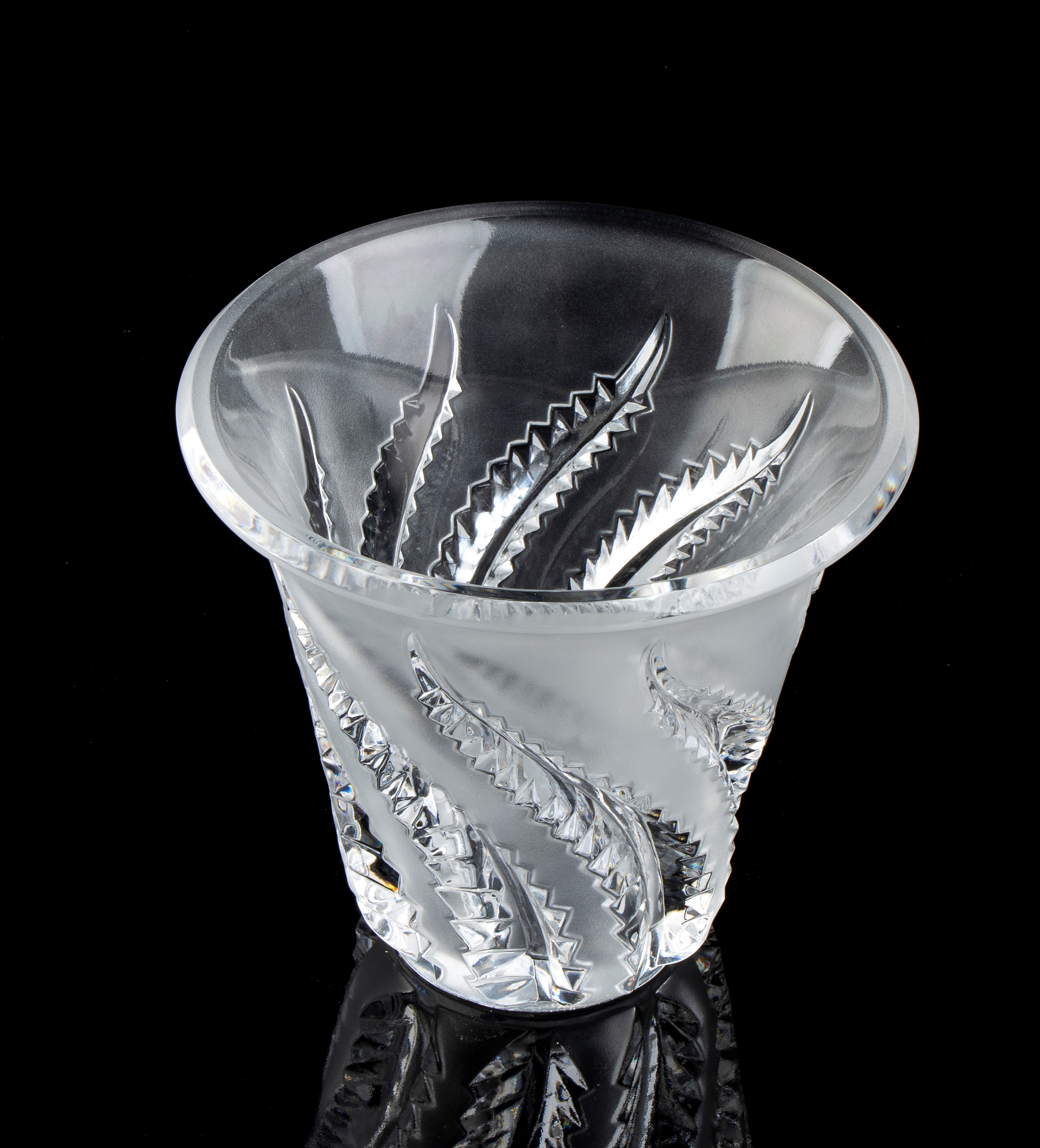 René Lalique Ay, 1860 - Parigi, 1945 - Vaso Francese in Cristallo "lobelia"