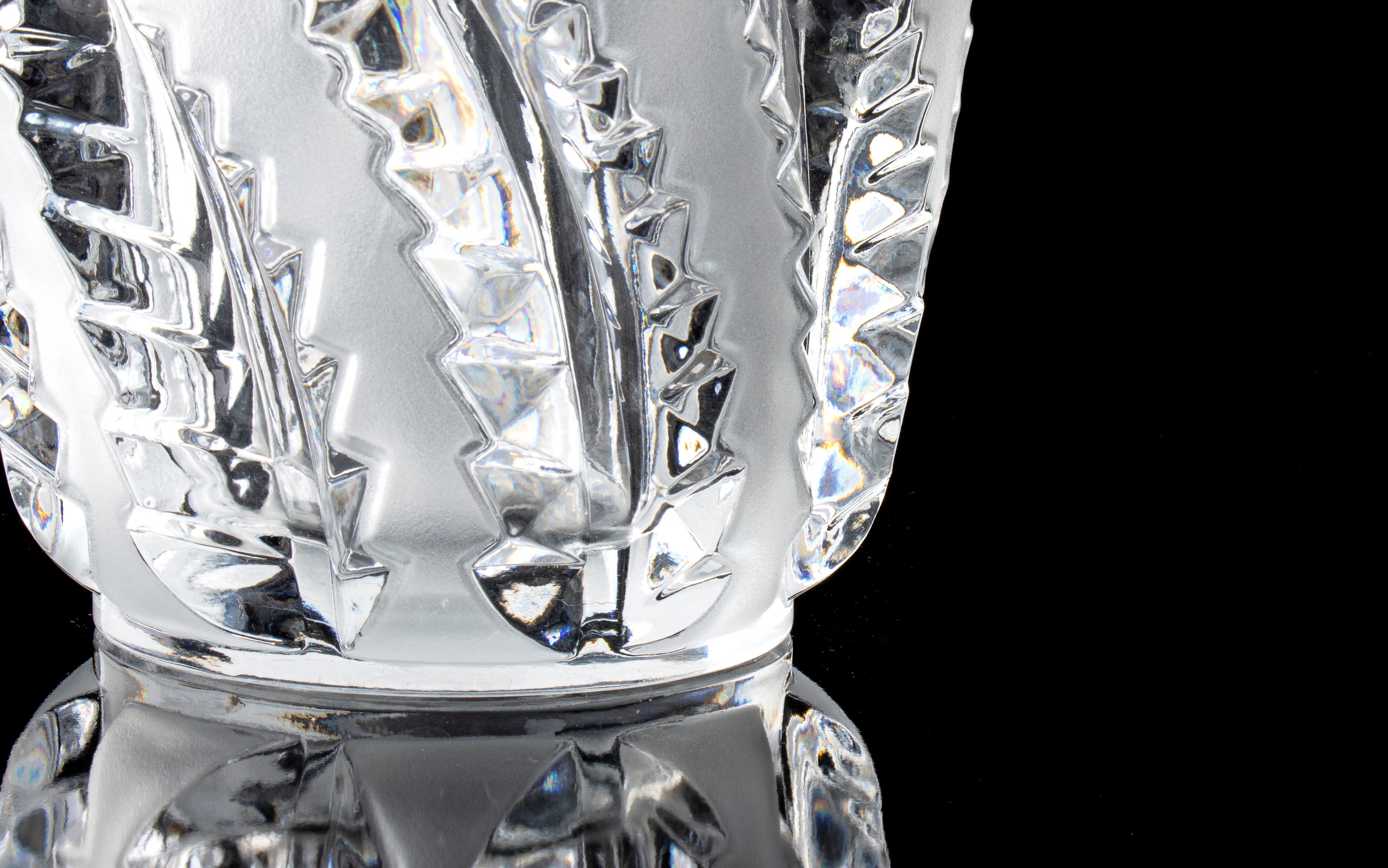 René Lalique Ay, 1860 - Parigi, 1945 - Vaso Francese in Cristallo "lobelia"