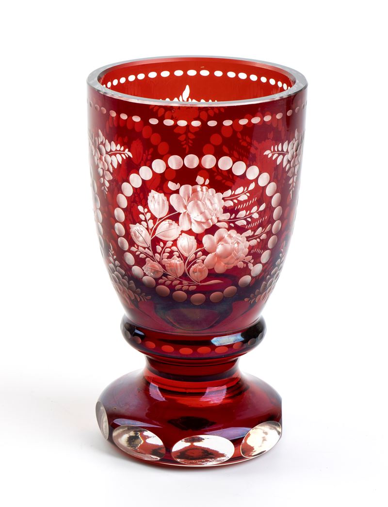 Bicchiere in cristallo di Boemia, rubino, molato e inciso, XX secolo