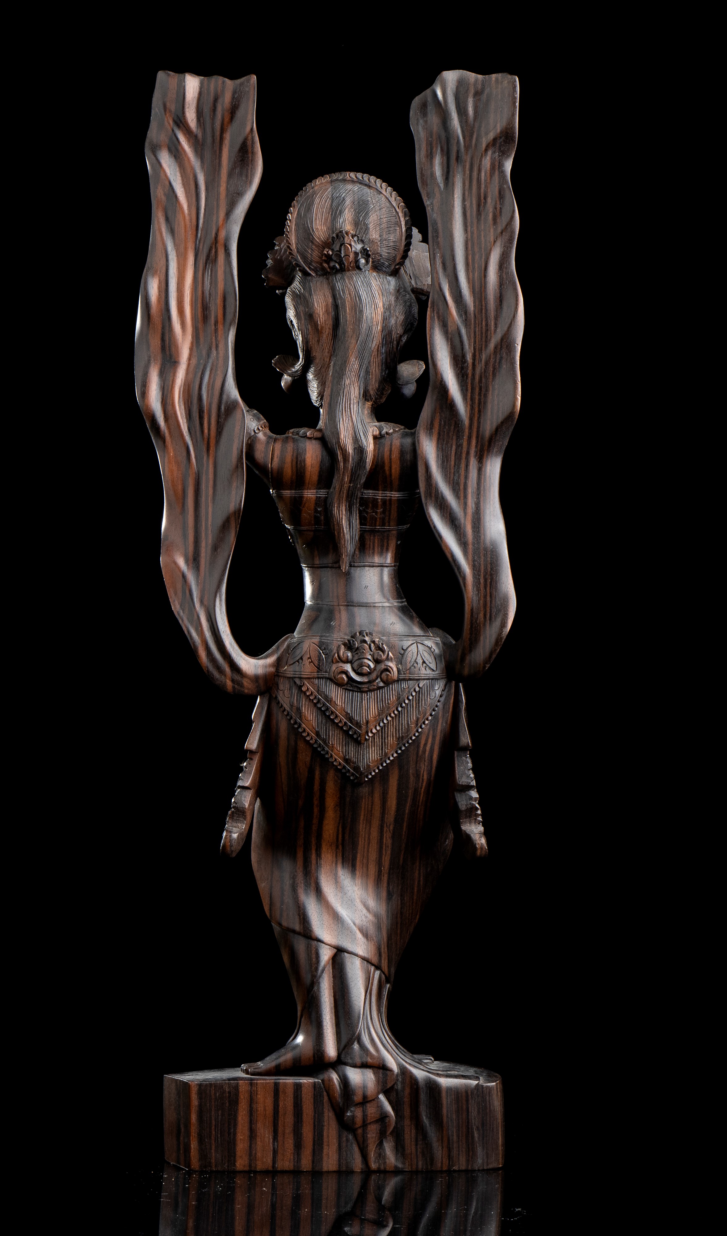 Scultura in Legno con Figura Femminile