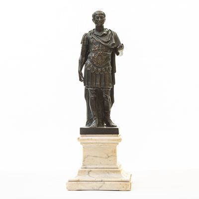 Giulio Cesare Loricato, dal Motivo Archeologico