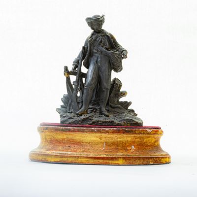 Cacciatore , Scultura a Tutto Tondo in Antimonio con Tracce di Doratura