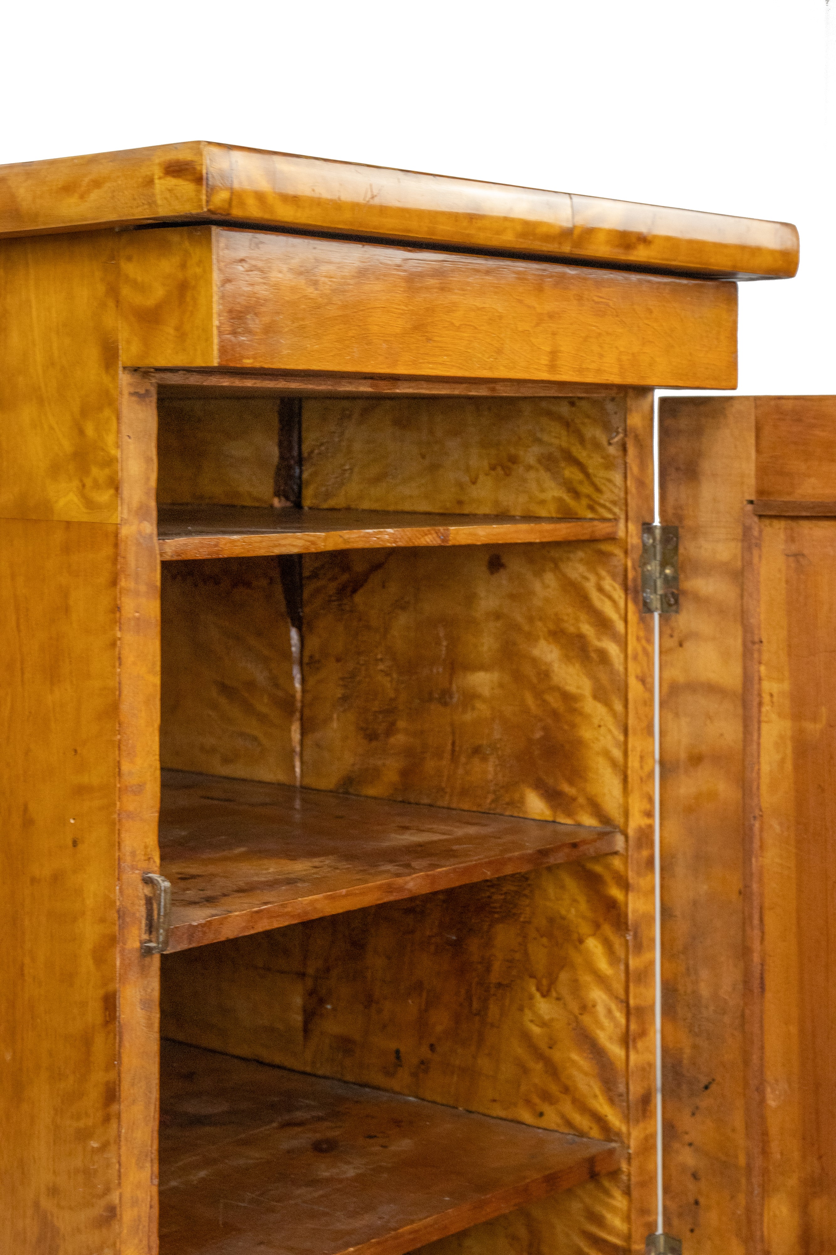 Coppia di tavolini da notte in noce in stile Impero francese