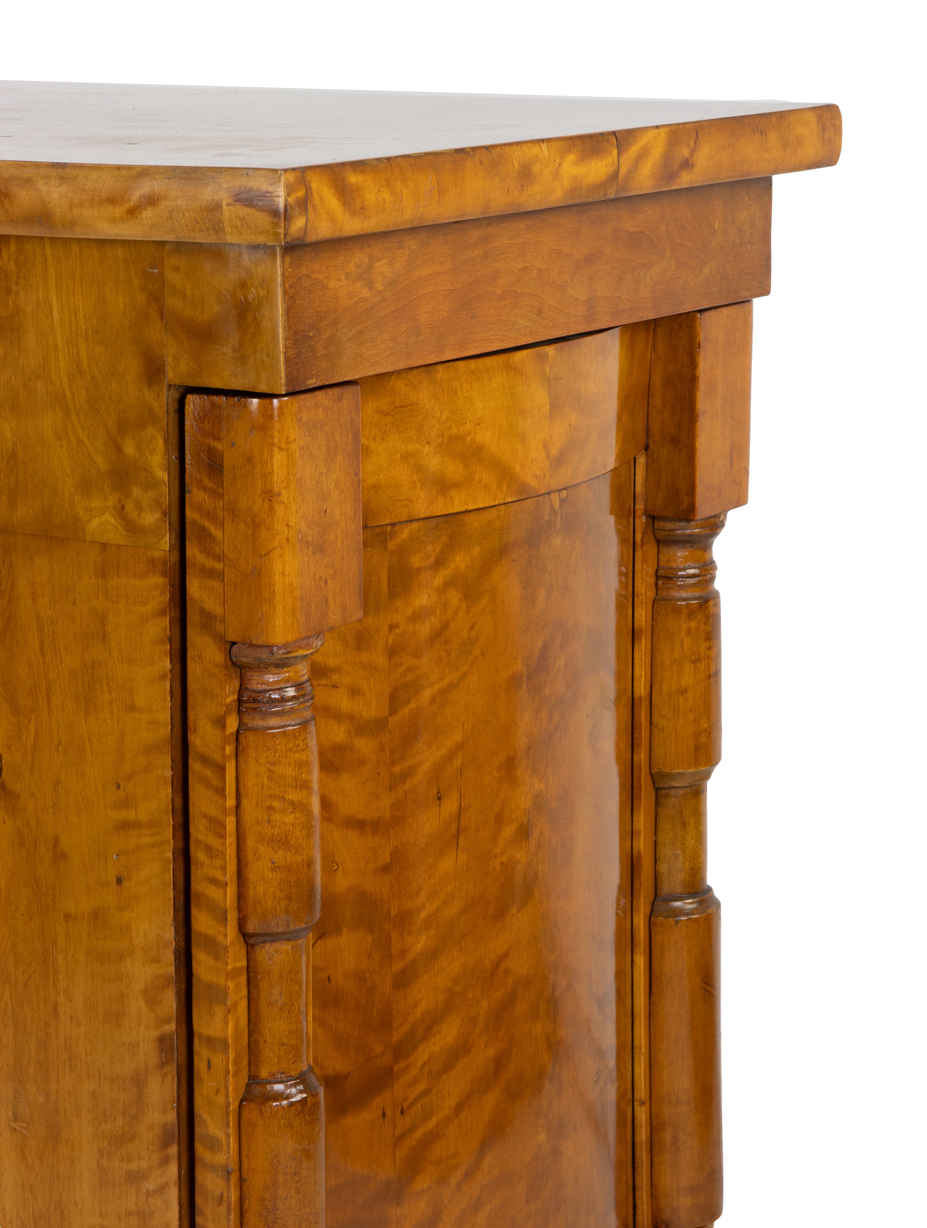 Coppia di tavolini da notte in noce in stile Impero francese