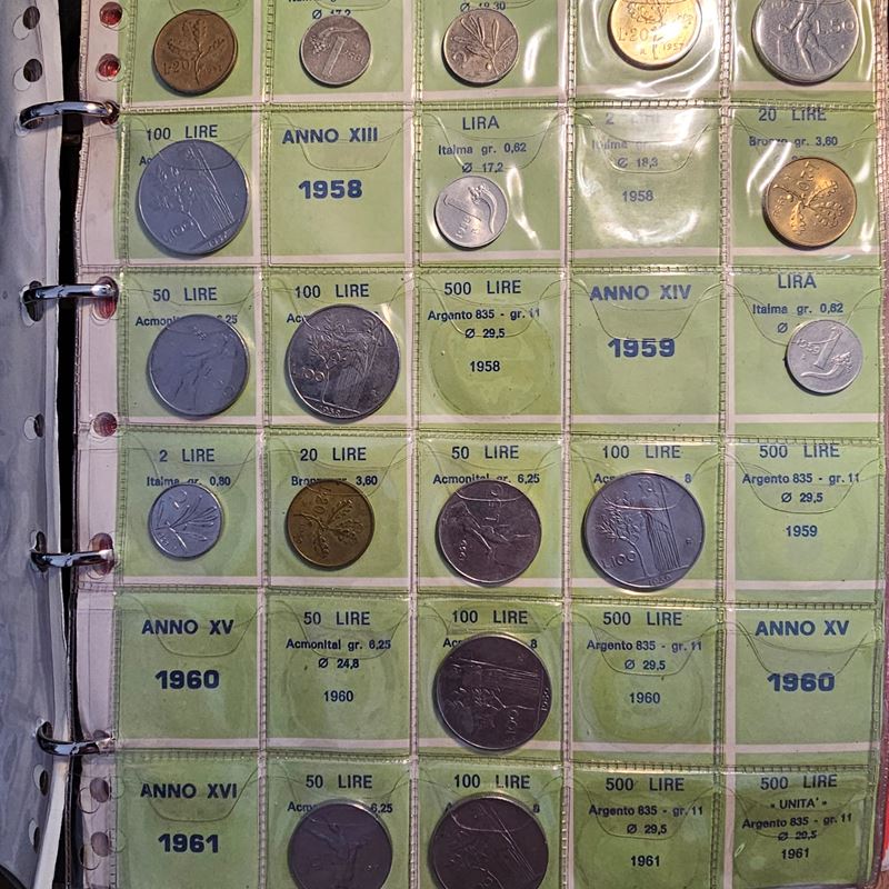 Repubblica Italiana. Raccoglitore con 279 Monete Varie dal 1948 al 2001 Senza Argenti