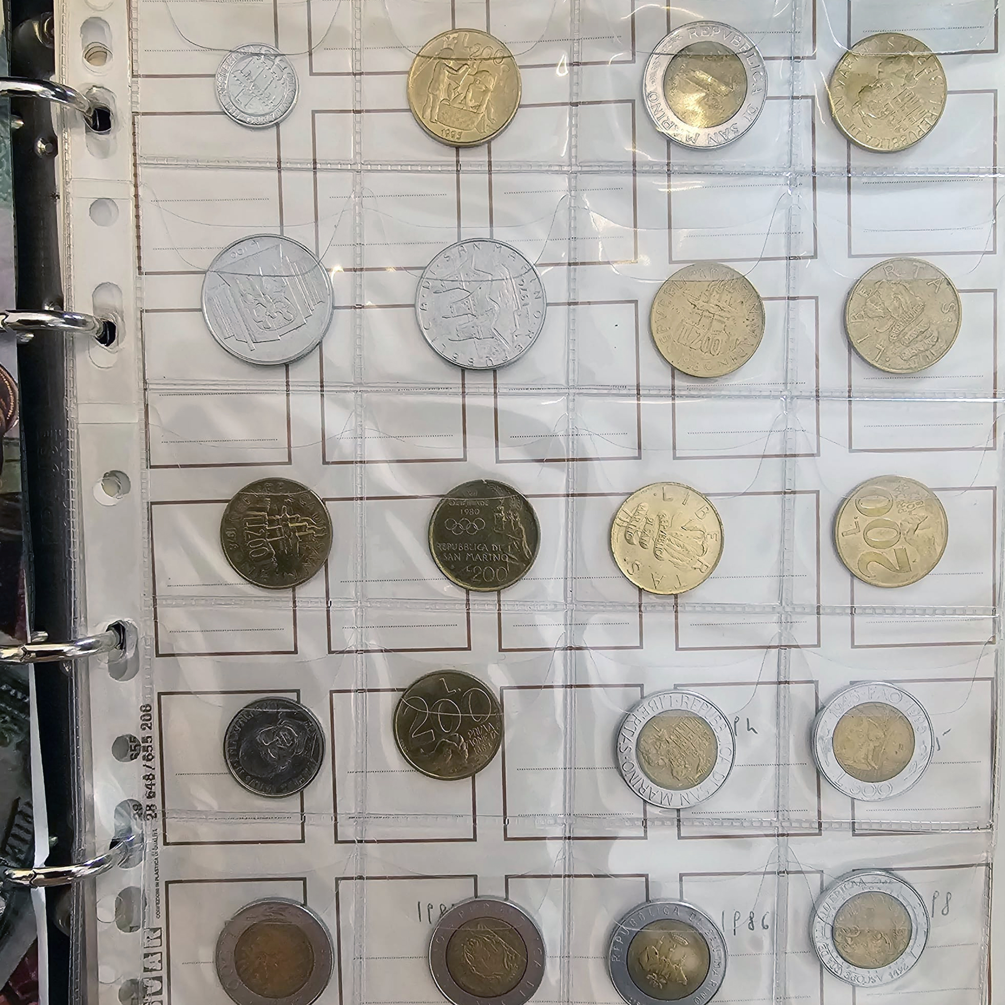 Repubblica Italiana. Raccoglitore con 279 Monete Varie dal 1948 al 2001 Senza Argenti