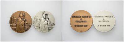 Vaticano. Lotto di Due Medaglie di Giovanni Paolo II 1993 Anno XV per la Visita Pastorale del Pon...