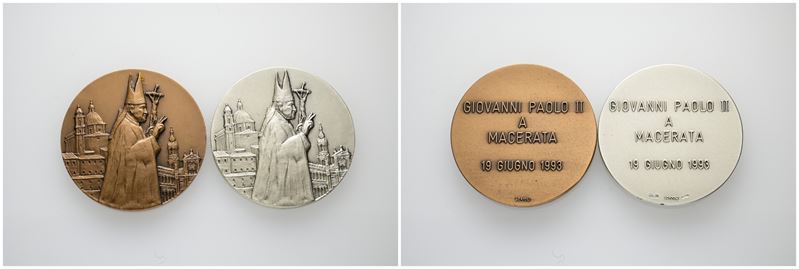 Vaticano. Lotto di Due Medaglie di Giovanni Paolo II 1993 Anno XV per la Visita Pastorale del Pon...