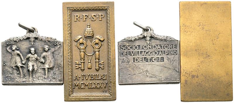 Lotto di Due: Placca Riproducente il Mattone Giubilare del 1975 in Ae (43x21mm) e una Medaglia da...