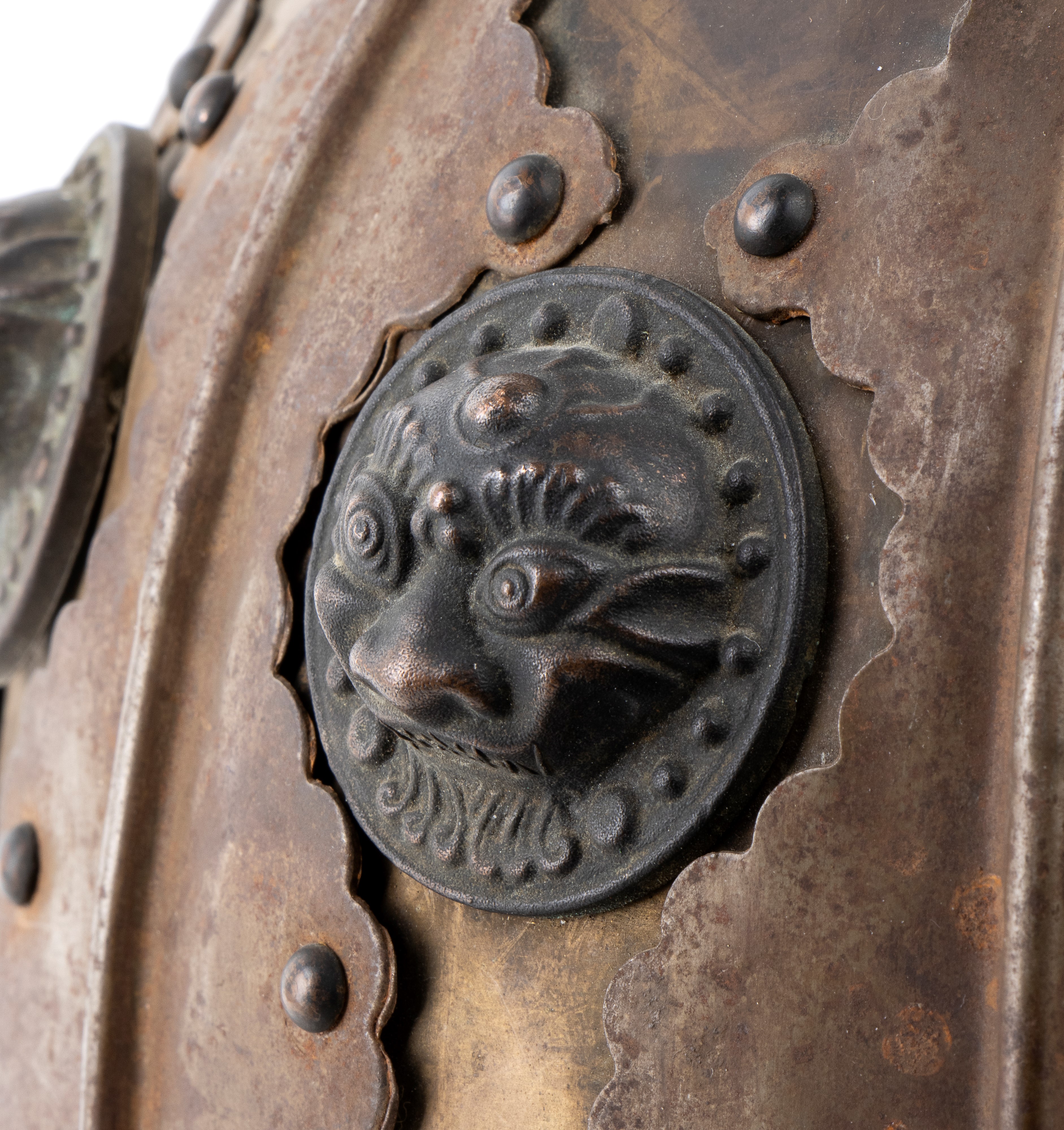 ELMO IN METALLO, PELLE E TESSUTO