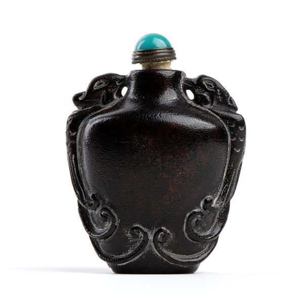 A HORN SNUFF BOTTLE 