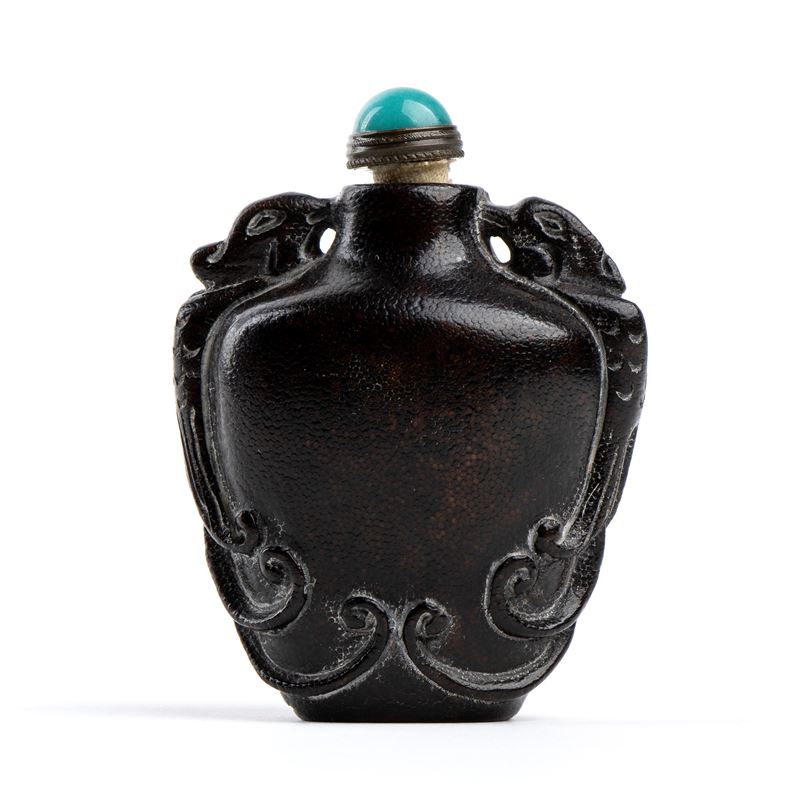 Snuff Bottle in Corno con Tappo in Metallo e Vetro