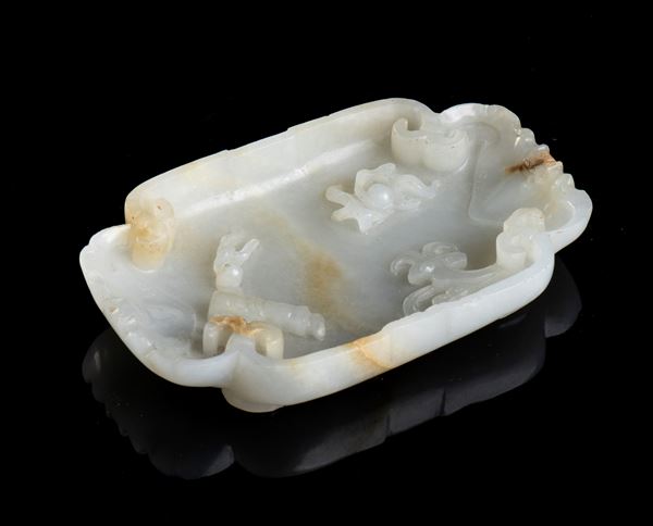 A SMALL WHITE AND RUST JADE TRAY 