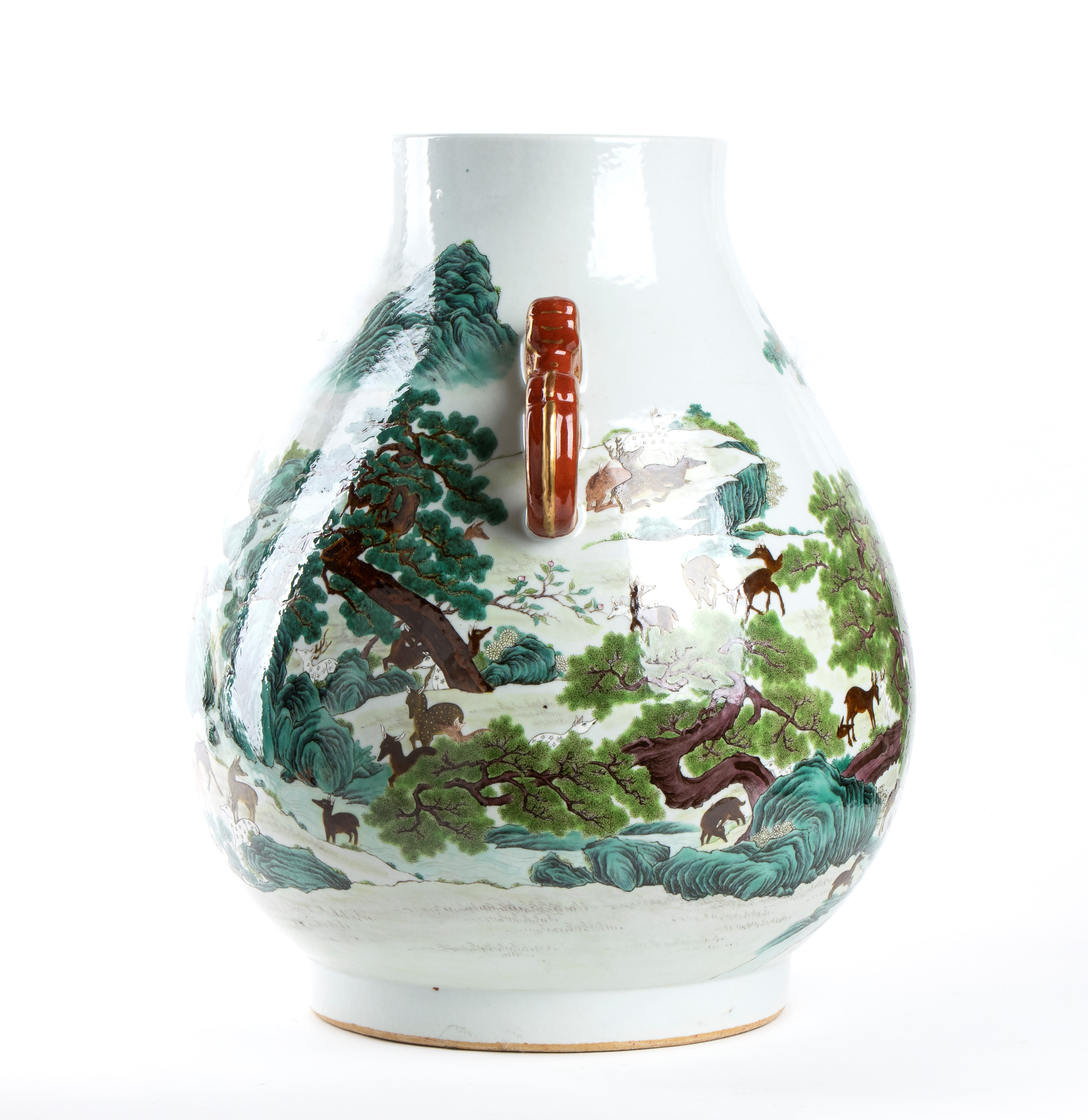 GRANDE VASO HU IN PORCELLANA CON DECORO A SMALTI POLICROMI