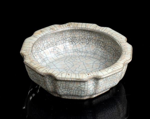 A CRAQUELÉ GLAZED CERAMIC BASIN