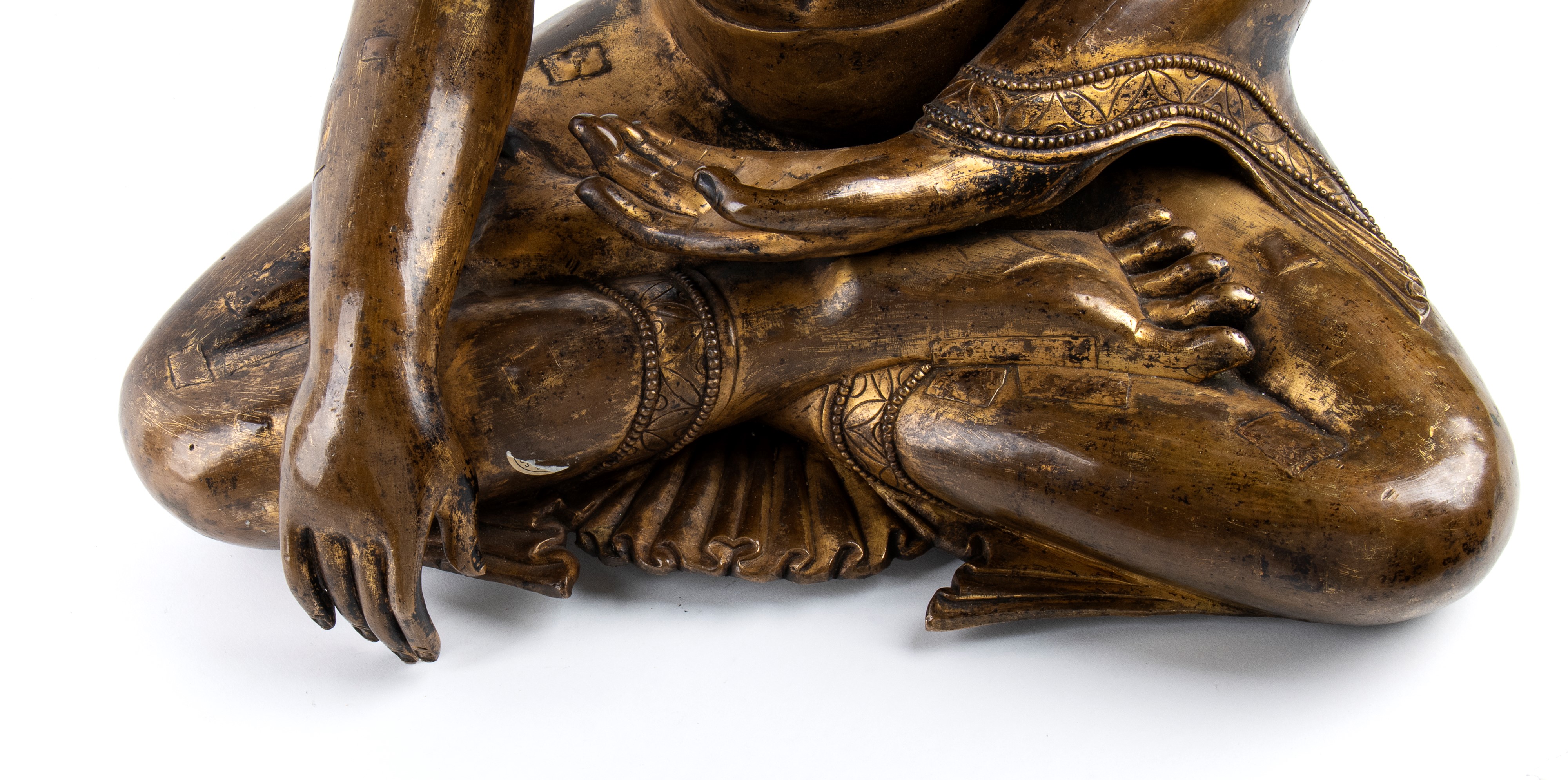 RARA E GRANDE FIGURA DI SHAKYAMUNI IN LEGA DI RAME CON TRACCE DI DORATURA