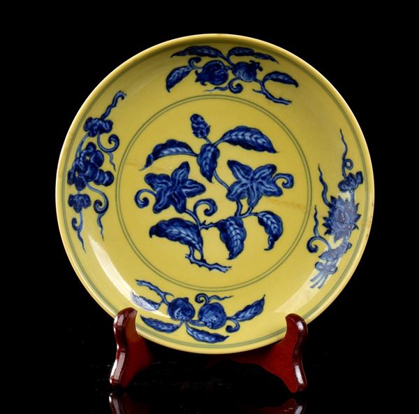 A BLUE AND YELLOW ENAMELLED PORCELAIN DISH