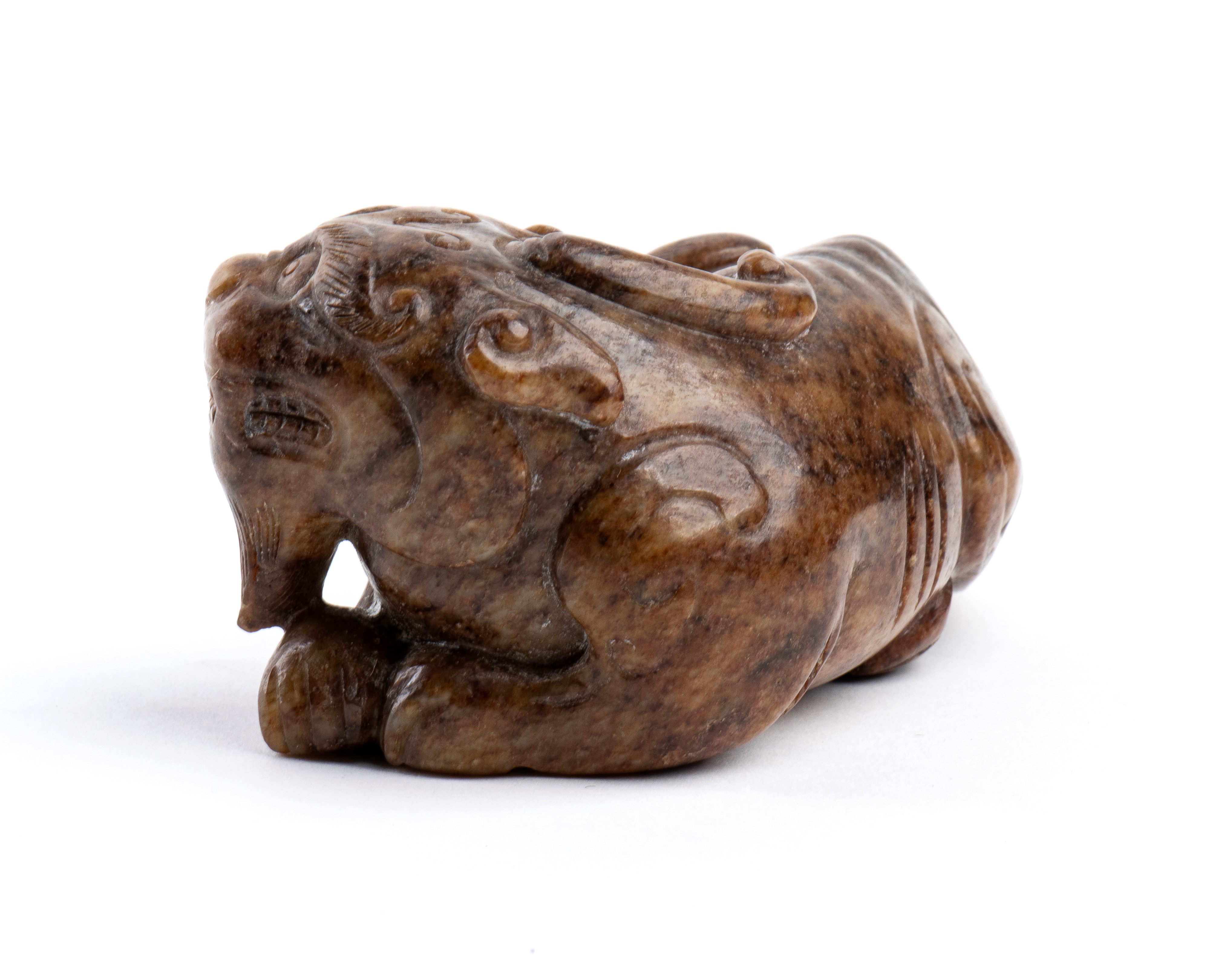 ANIMALE MITOLOGICO IN GIADA MARRONE