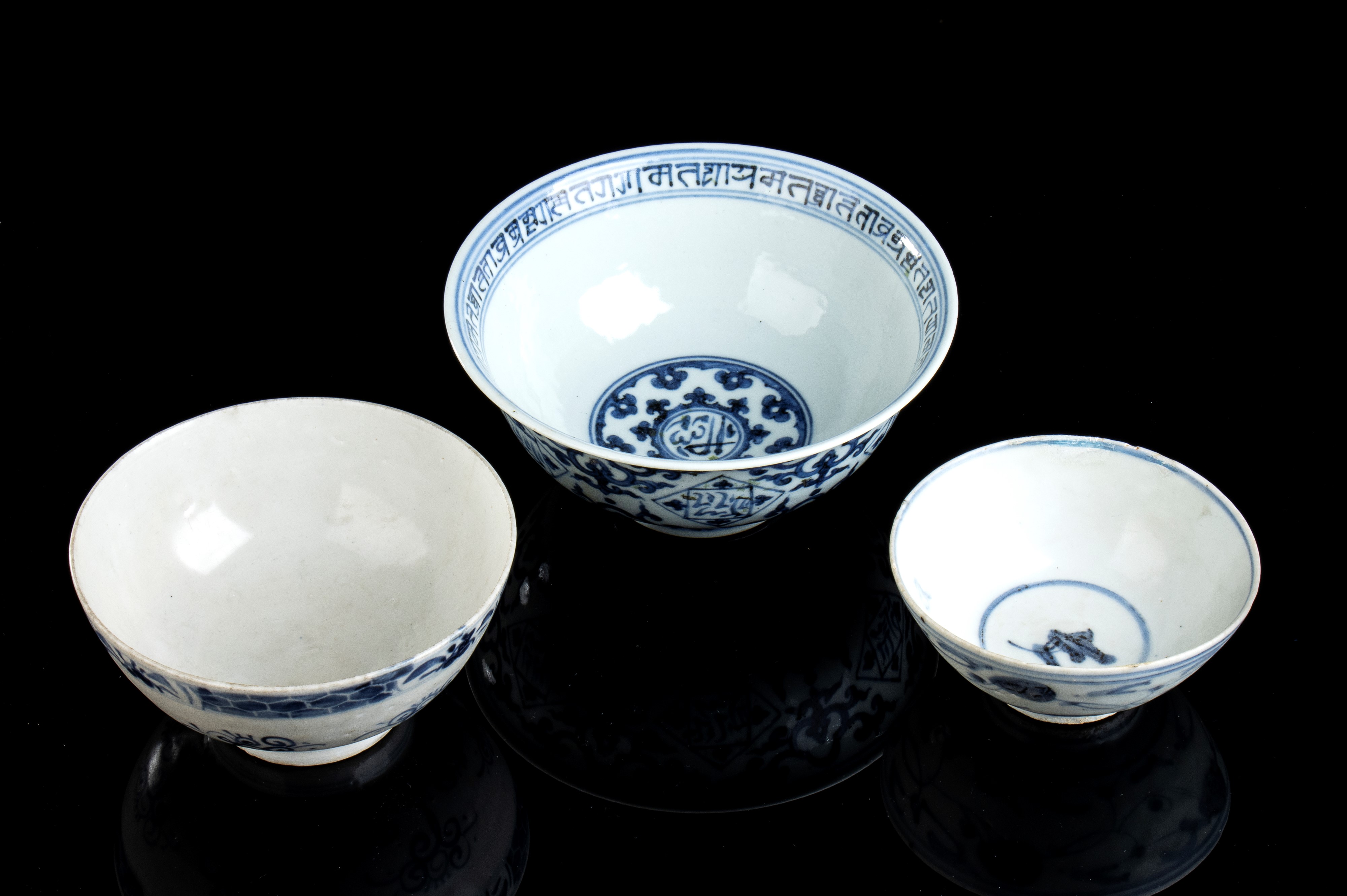 TRE CIOTOLE IN PORCELLANA 'BIANCO E BLU'