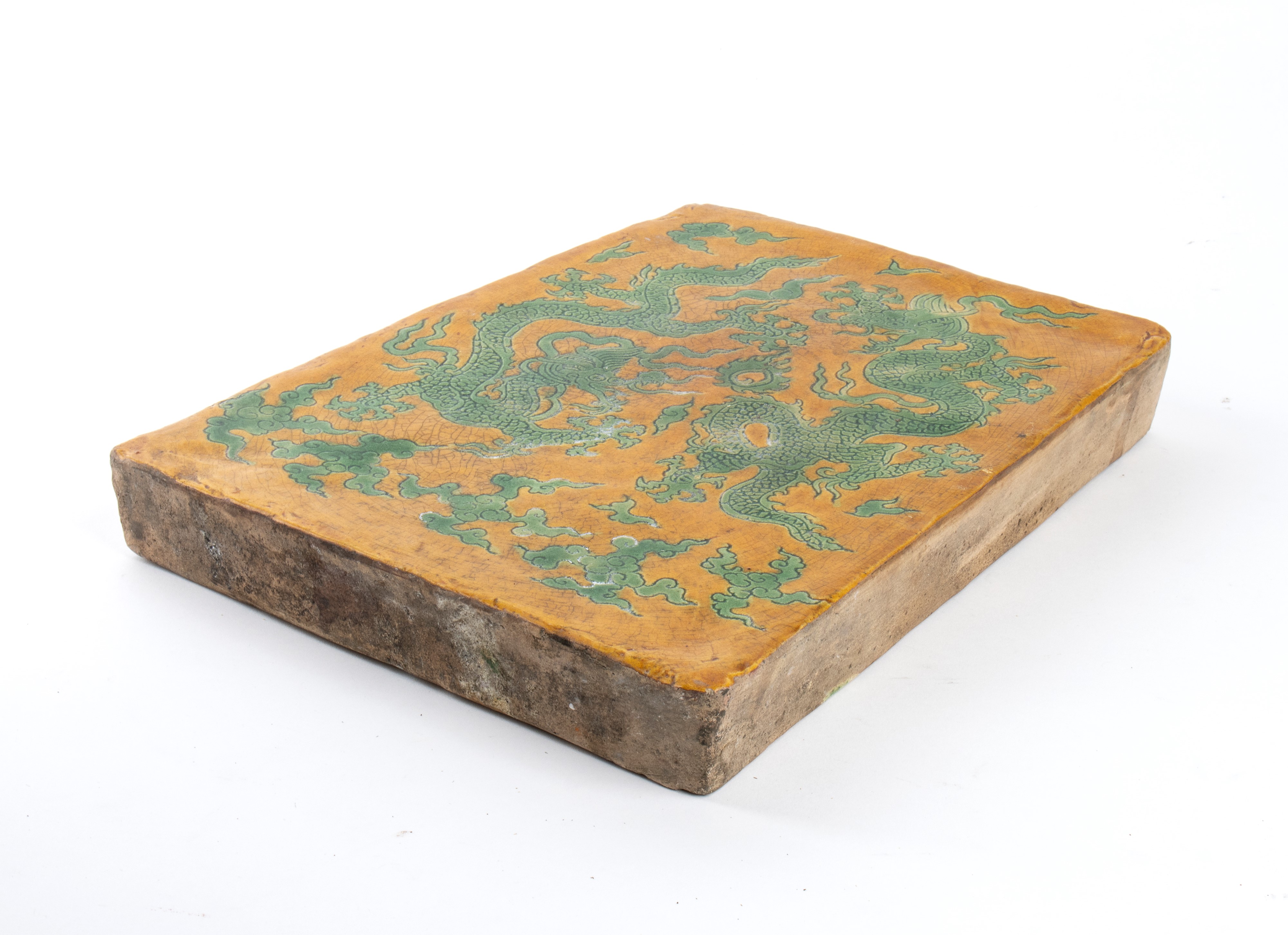 MATTONELLA IN CERAMICA CON DECORO A SMALTI VERDE E GIALLO