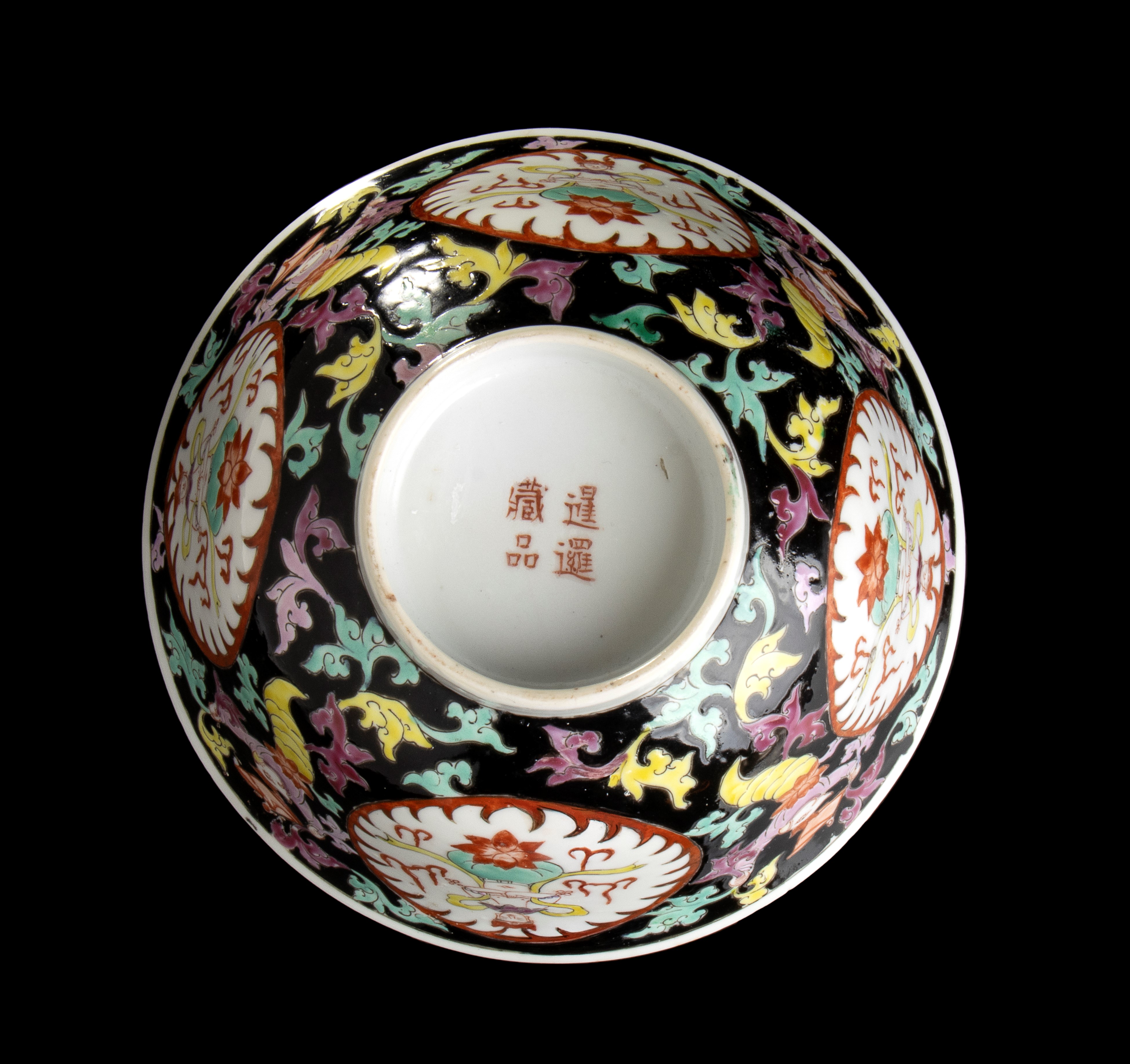 CIOTOLA IN PORCELLANA CON DECORO A SMALTI POLICROMI