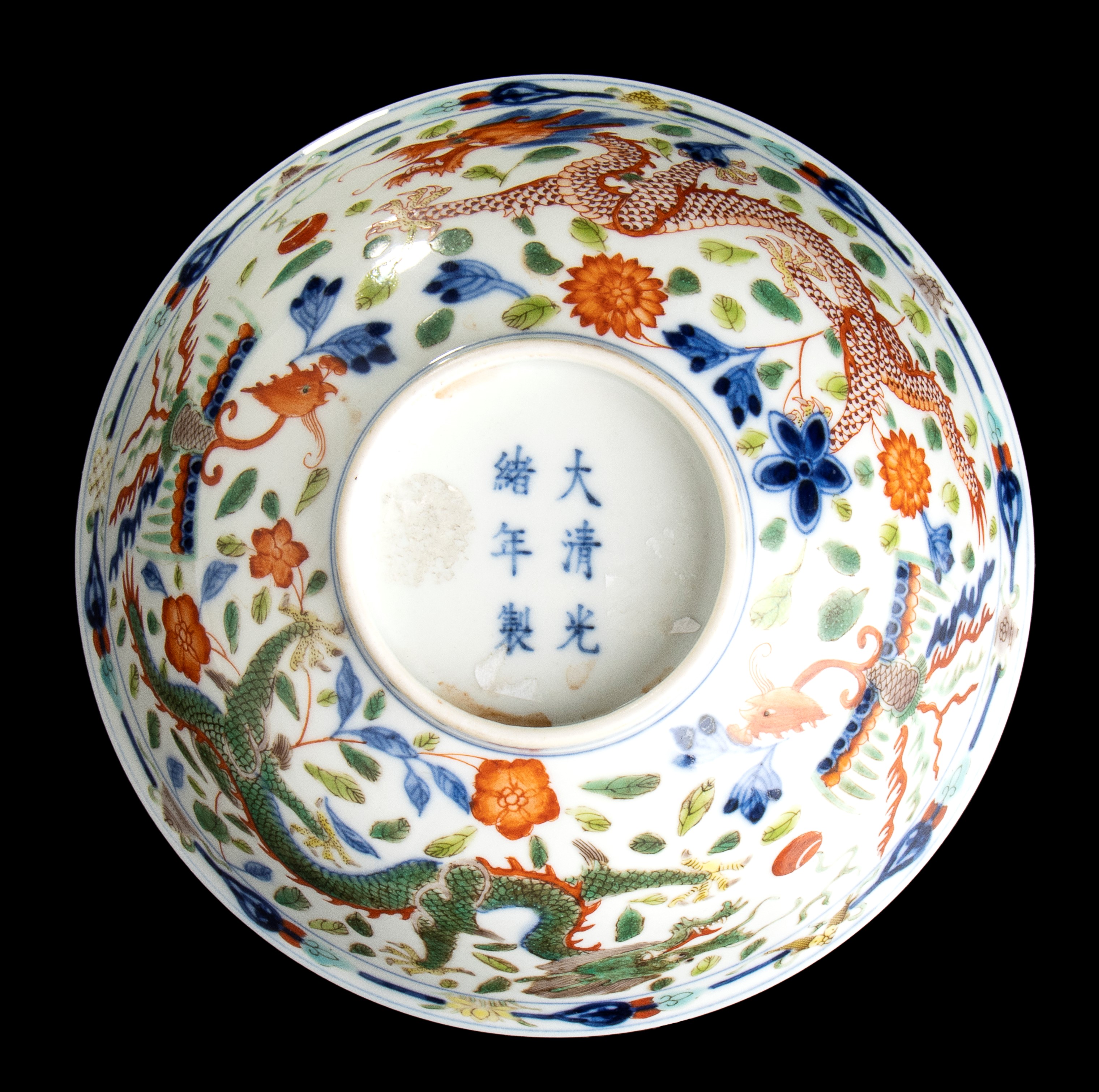 CIOTOLA E CUCCHIAIO IN PORCELLANA CON DECORO A SMALTI POLICROMI