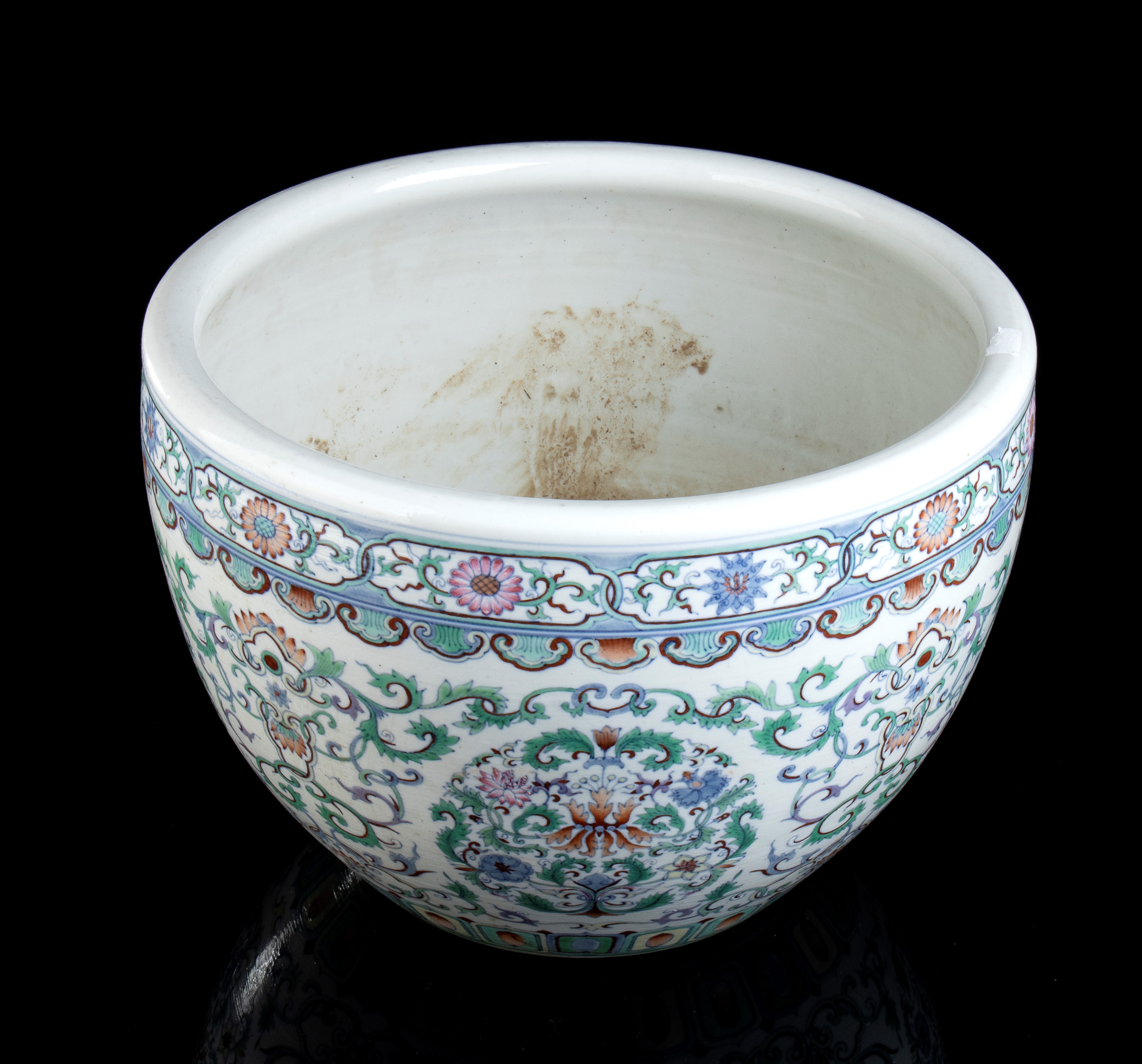 GRANDE CACHEPOT IN PORCELLANA CON DECORO A SMALTI POLICROMI