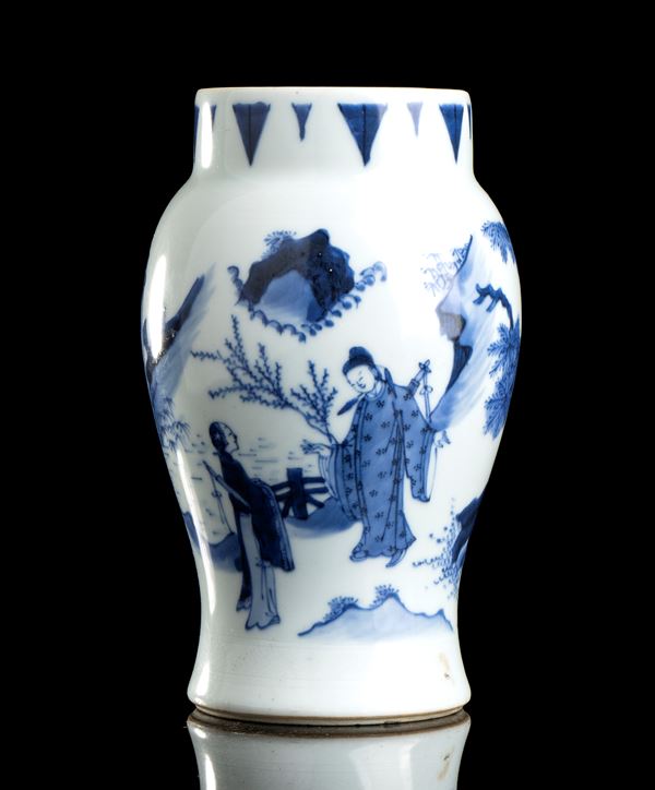 PICCOLO VASO IN PORCELLANA 'BIANCO E BLU'