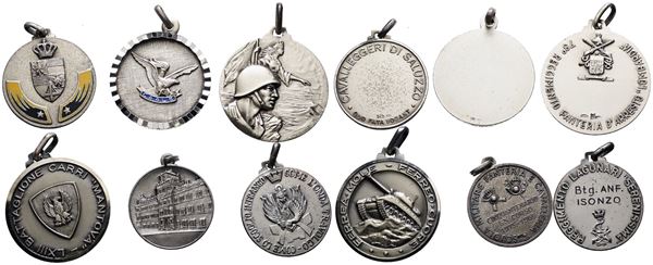 ITALIA. Interessante lotto di 6 medaglie militari in argento, XX secolo. Dimensioni varie. Ag; 54,45gr (peso complessivo).