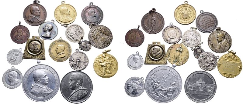 Vaticano - Italia. Lotto di 16 Medaglie, Si Segnala una in Argento, XX Secolo. Dimensioni e Metal...