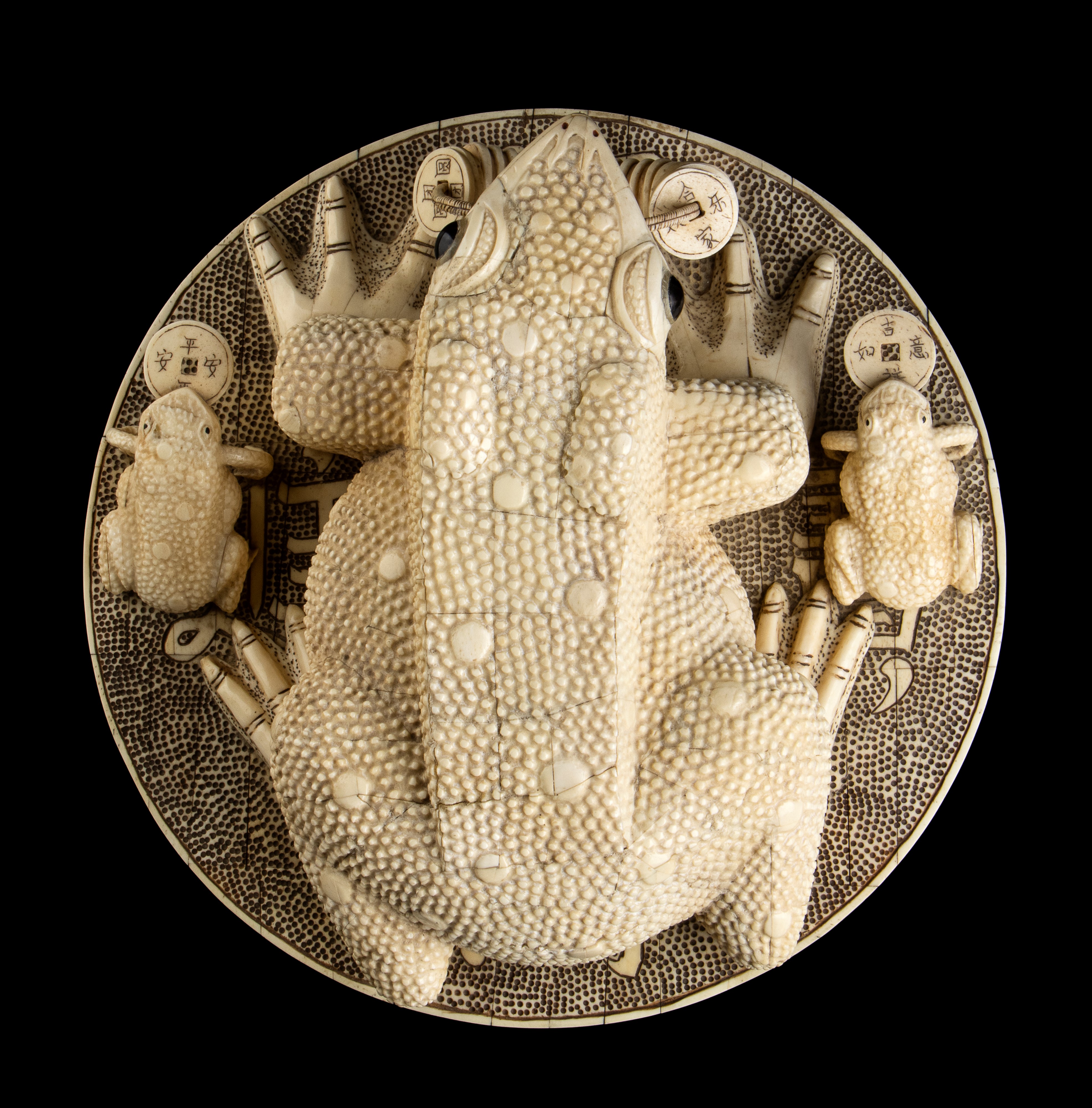 COMPOSIZIONE CON ROSPI E MONETE IN OSSO