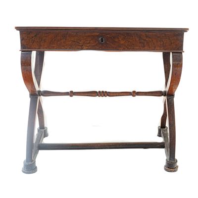 Scrivania in Legno di Noce