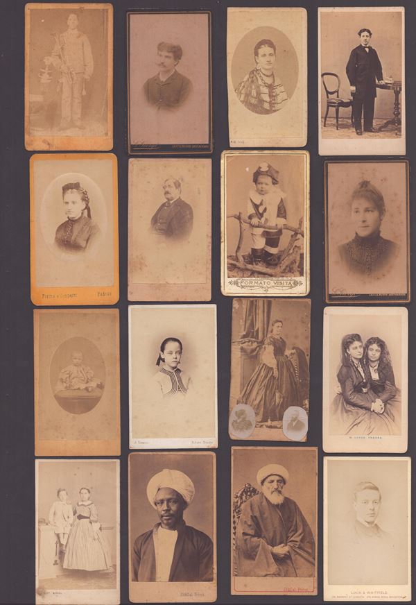 Raccolta di 48 CDV di fotografi misti